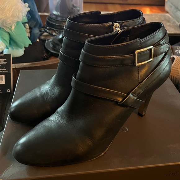 Vince Camuto Black ankle booties. - Picture 4 of 5